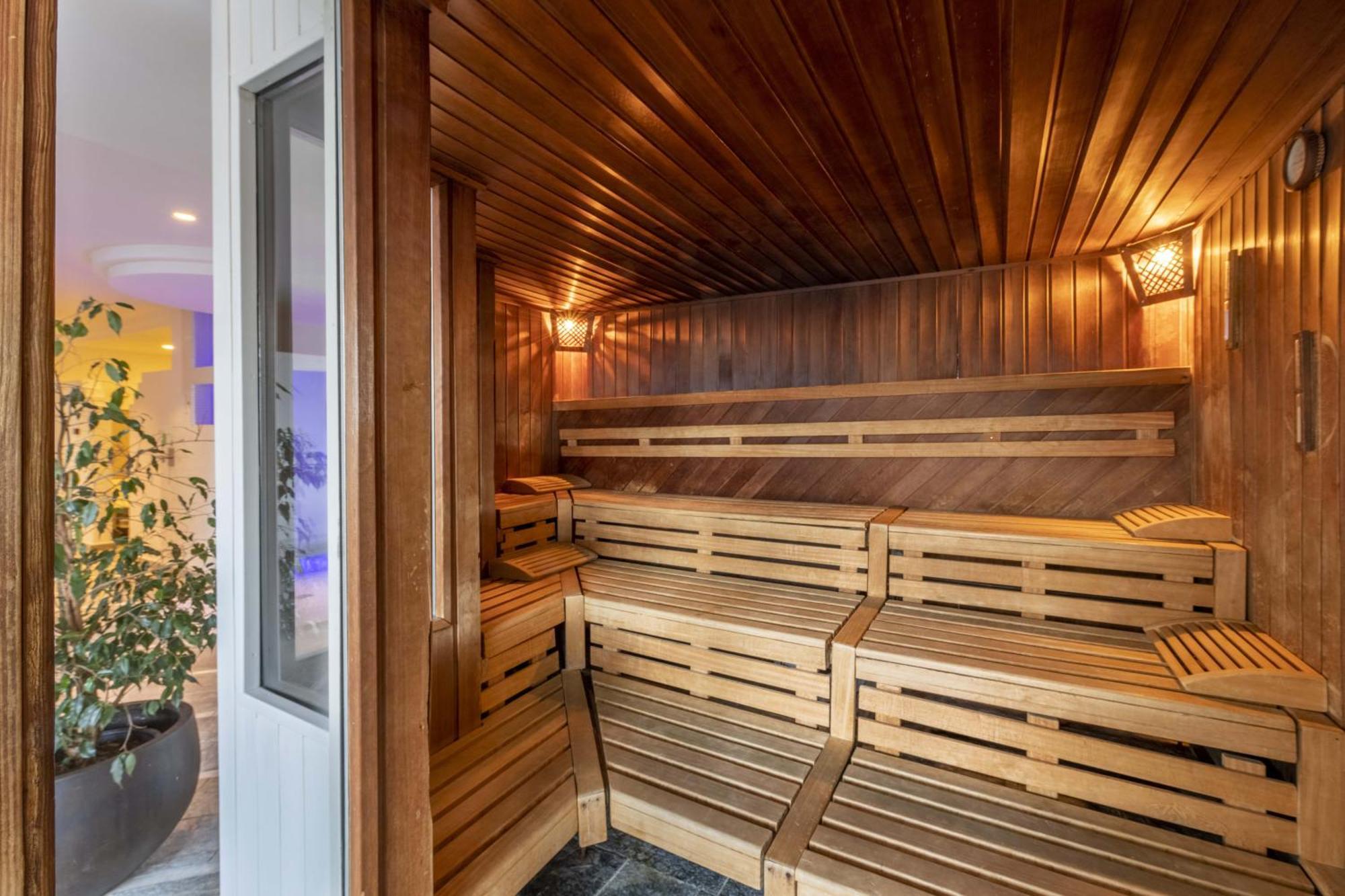 Ferien & Wellnesshotel Windschar Brunico Exterior foto
